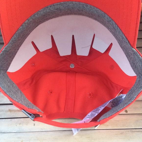 *SOLD* Vans Off The Wall Hat New With Tags - Picture 8 of 9